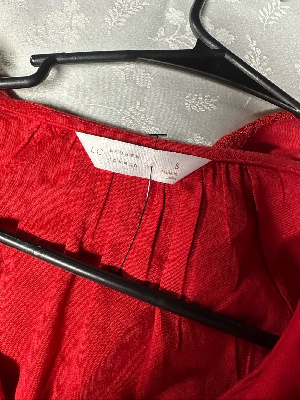 Red Ruffled Short-Sleeve Women's Top Small - Picture 2 of 2